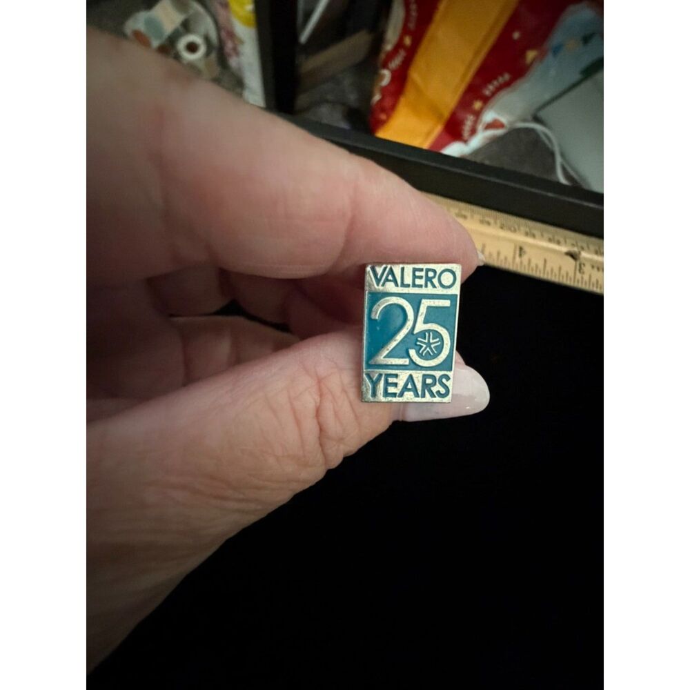 vtg valero 25 years of service award lapel pin